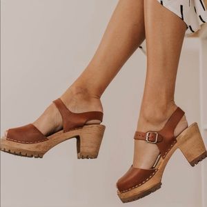 mia betty clog